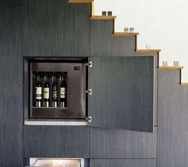 aménagement petite cave à vin sous escalier